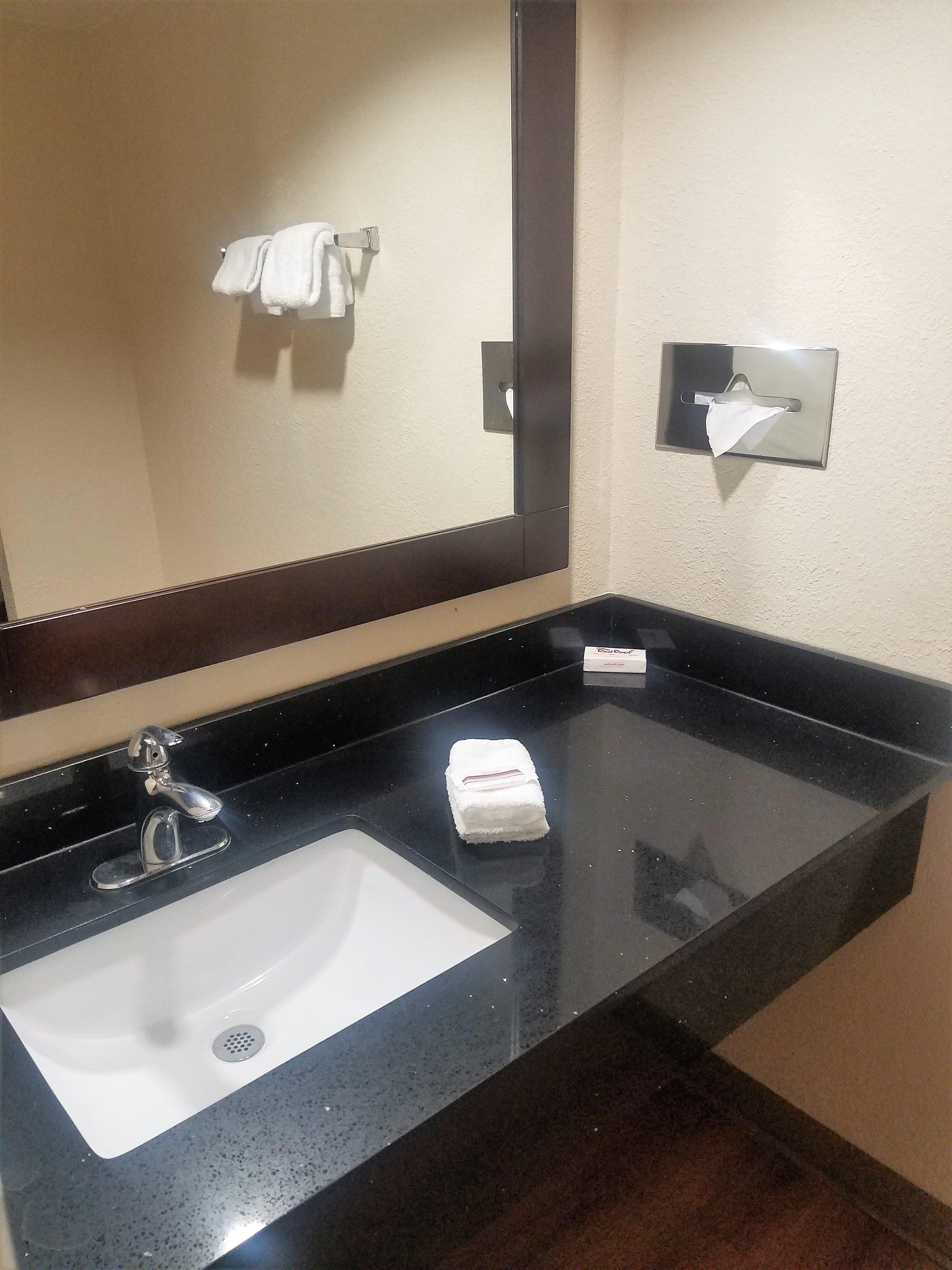 Red Roof Inn & Suites Houston- Hobby Airport Exterior photo