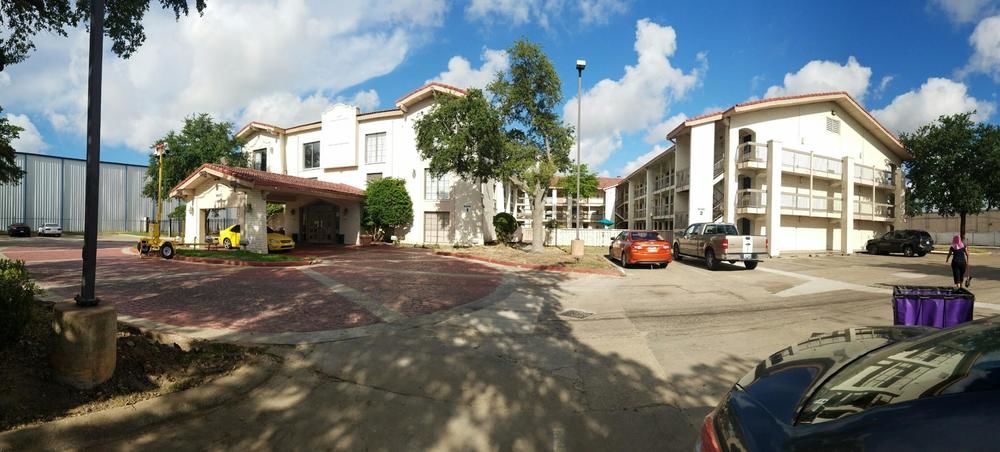 Red Roof Inn & Suites Houston- Hobby Airport Exterior photo