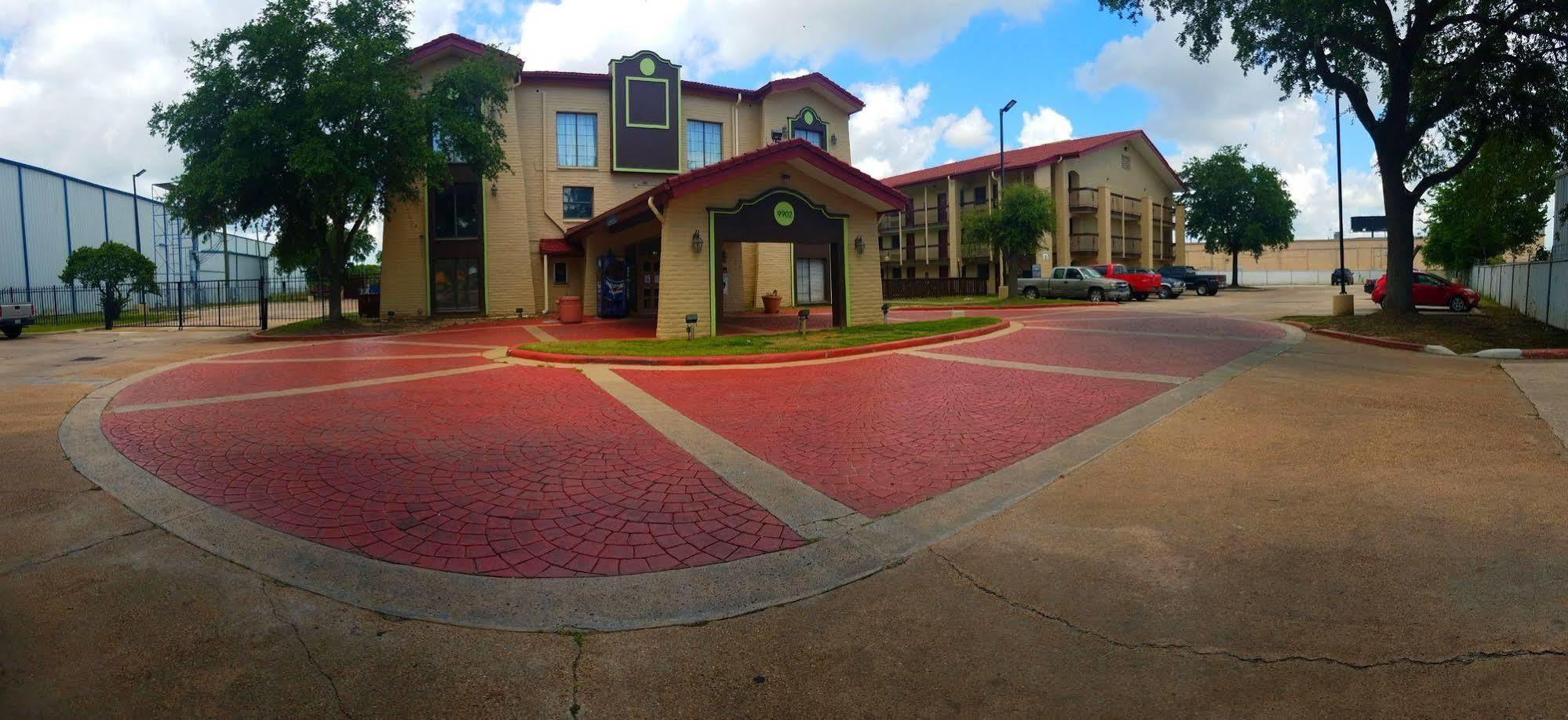 Red Roof Inn & Suites Houston- Hobby Airport Exterior photo